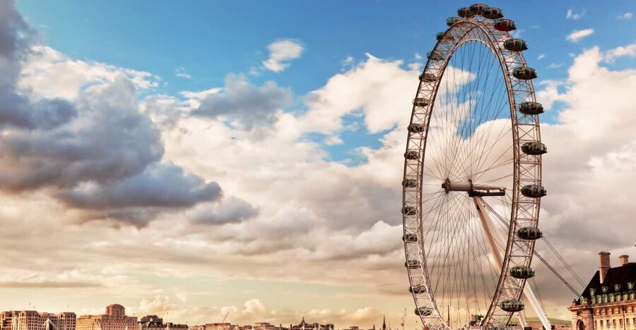 London: App-Based Walking Tour with 30 Stops - Following the Thames to the London Eye and Big Ben