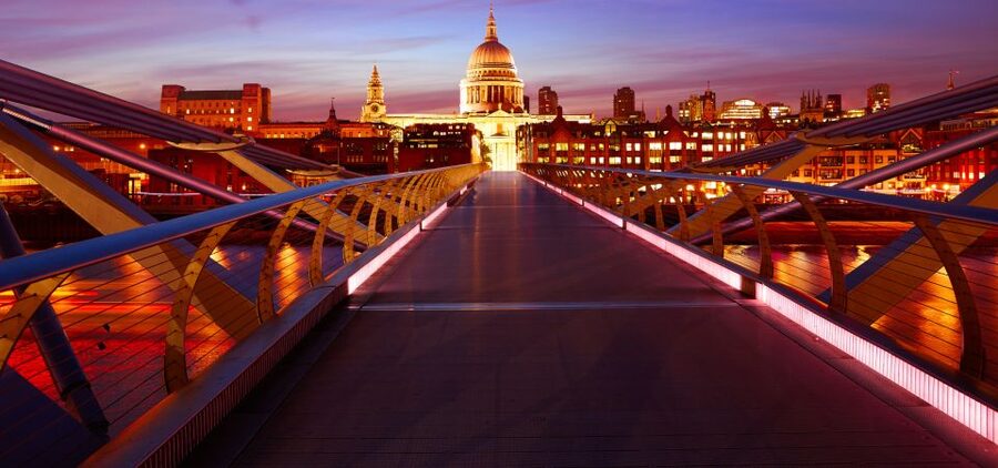 London: App-Based Walking Tour with 30 Stops - St. Paul’s Cathedral and the Millennium Bridge