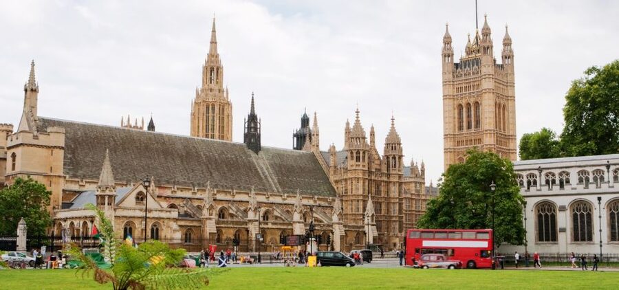London: App-Based Walking Tour with 30 Stops - Who should choose this tour?