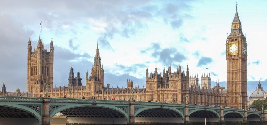 London: App-Based Walking Tour with 30 Stops - Trafalgar Square, Leicester Square, and the West End