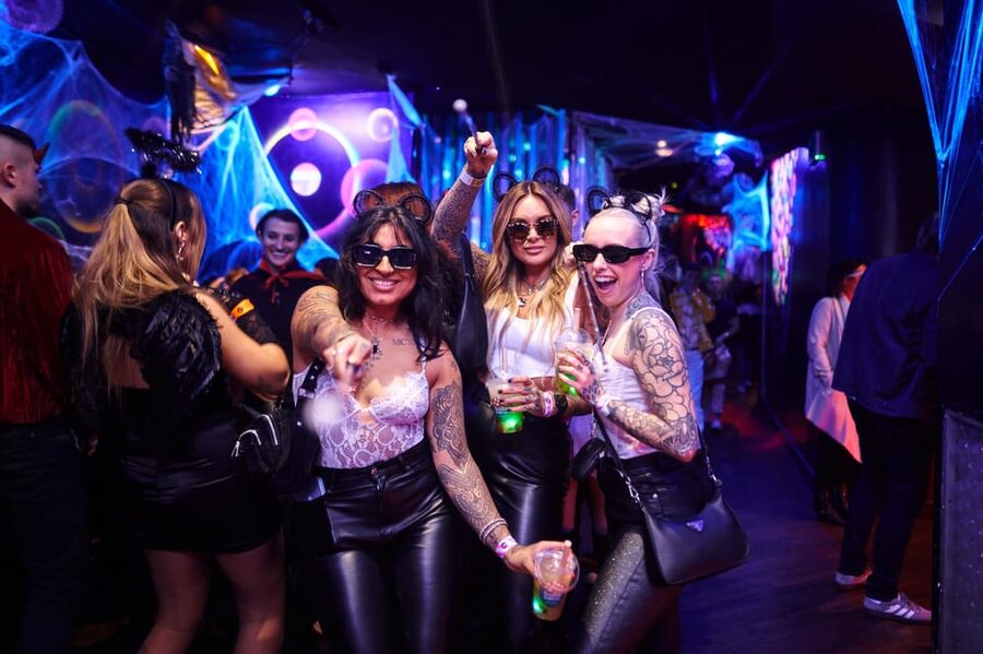London: Bar and Club Crawl to 5 Central London Venues - Stop one: getting the group moving