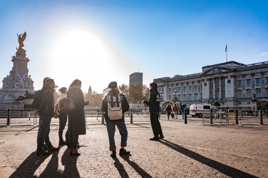 London: Best Landmarks Walking Tour - Piccadilly Circus and the West End theaters