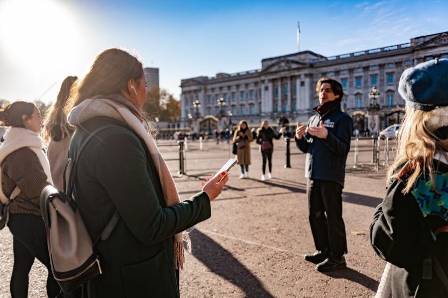 London: Best Landmarks Walking Tour - Finishing in Soho with practical evening advice