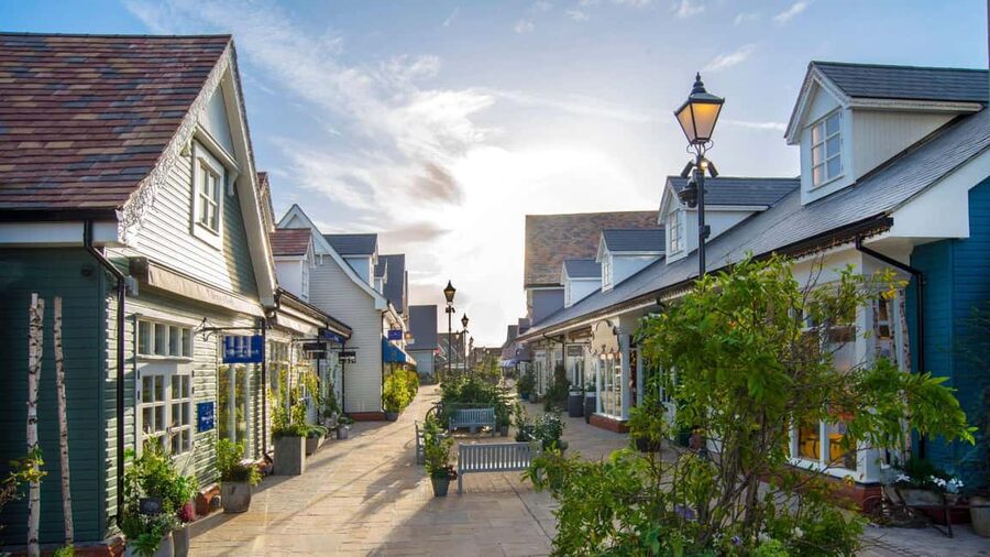 London: Bicester Village Shopping Day Trip with Coach Ride - The return to Victoria Station