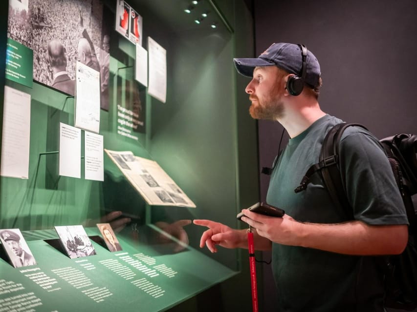 London: Big Ben, Churchill War Rooms & Buck'ham Palace Tour - Starting at The Ritz and finding your guide