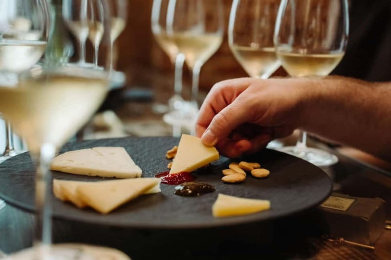 London: Borough Market Food Tour with Local Guide - Southwark, Clink Street, and old London stories