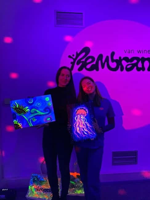 London: Bottomless Sip & Paint in the Dark - The Guided Painting Session