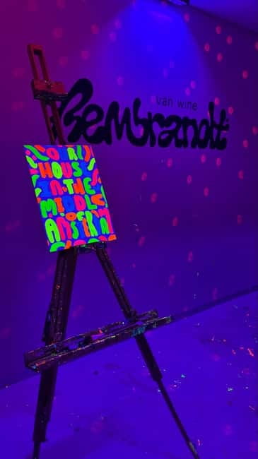 London: Bottomless Sip & Paint in the Dark - Bottomless Wine, Non-Alcoholic Drinks, and the Party Mood