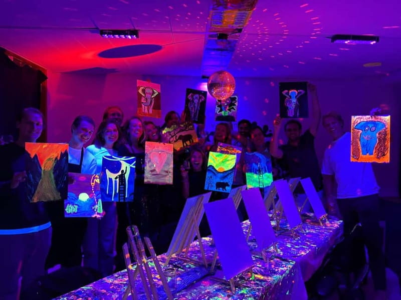 London: Bottomless Sip & Paint in the Dark - Who Will Get the Most From It?