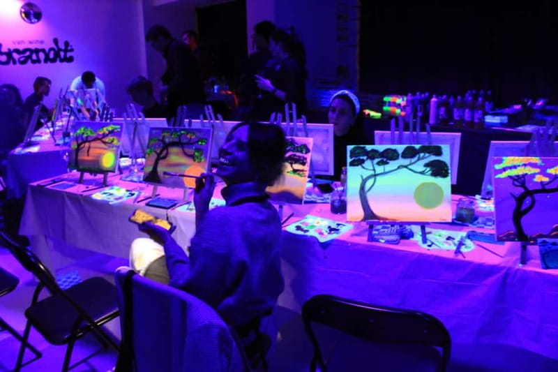 London: Bottomless Sip & Paint in the Dark - Practical Tips for a Better Evening