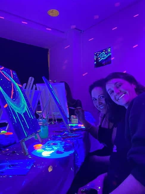 London: Bottomless Sip & Paint in the Dark - Arriving and Getting Set Up