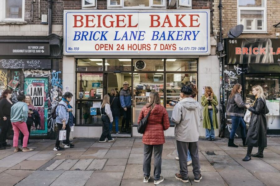 London: Brick Lane, Shoreditch & Spitalfields Food Tour - Shoreditch street art and independent stops