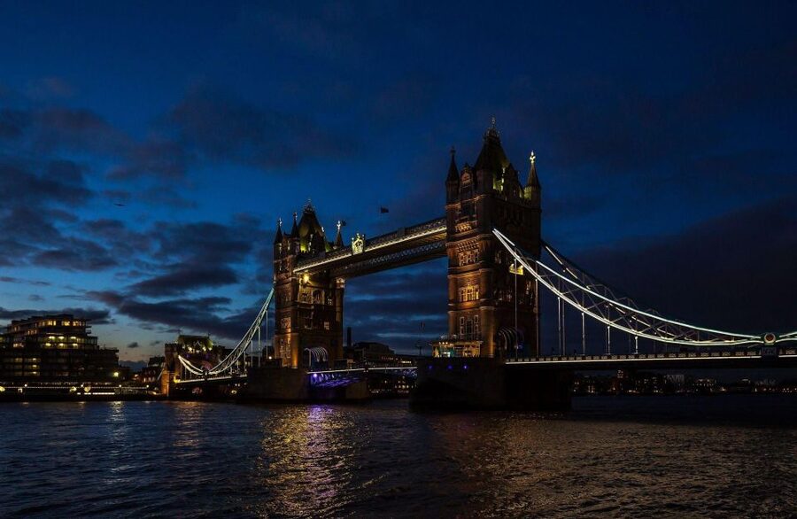 London Bridges Night Time Light Private Tour - Hotel pickup makes the evening easier