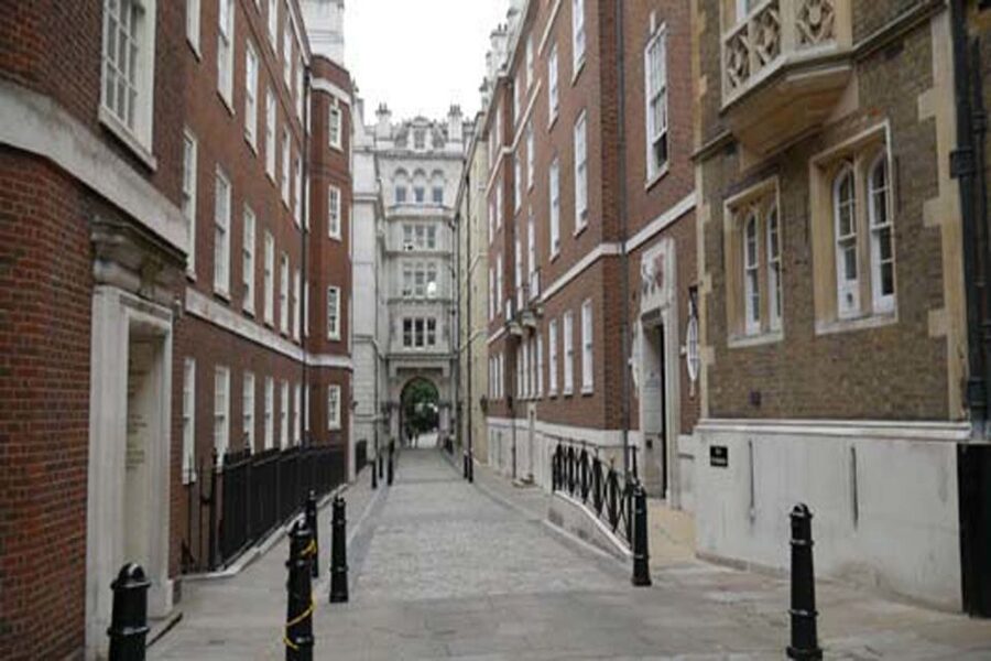 London: Bridget Jones 2–Hour Walking Tour - Bridges, river views, and major London landmarks