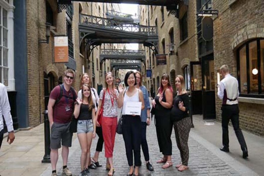 London: Bridget Jones 2–Hour Walking Tour - What the guides add to the two hours