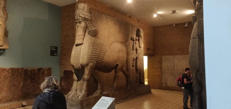 London: British Museum Archaeology Course and Guided Tour - Meeting at Russell Square and entering the museum