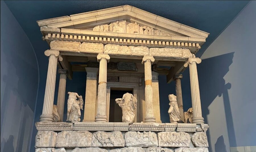 London: British Museum Audio Tour & Priority Entrance Ticket - The Lion of Knidos and Roman collections