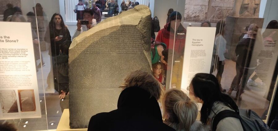 London: British Museum Tour with Archaeologist Guide - Entering the British Museum through a separate entrance