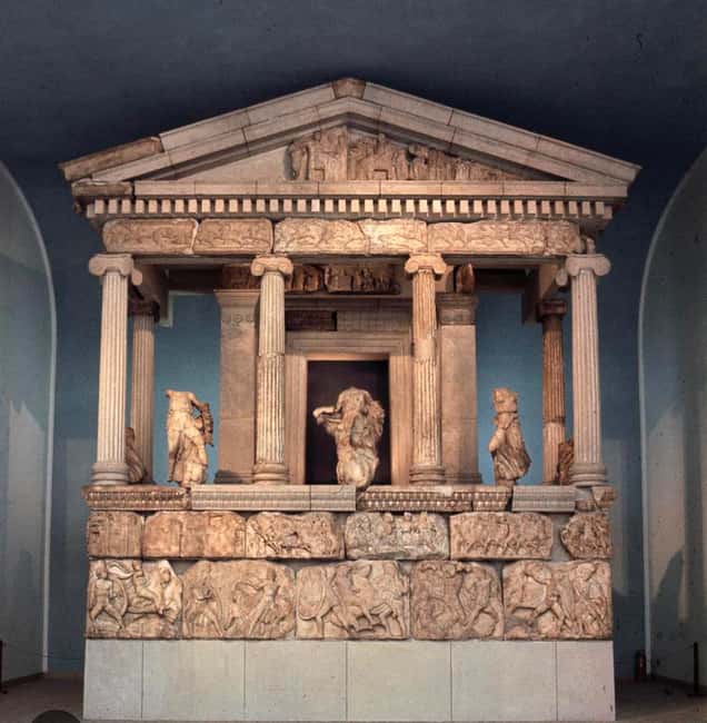 London: British Museum with Expert Guide. - Key points at a glance