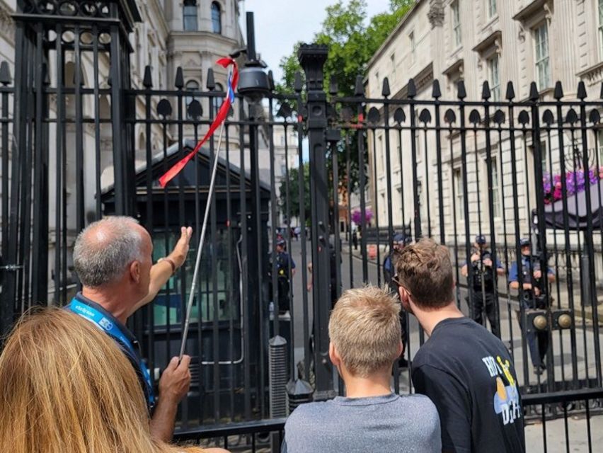London: Buckingham, Big Ben & Westminster Abbey Tour - Entering Westminster Abbey without the regular ticket line