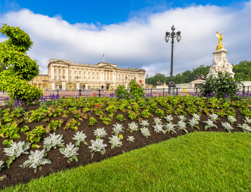 London: Buckingham Palace and Royal London Walking Tour - Westminster, Horse Guards, and the changing guard