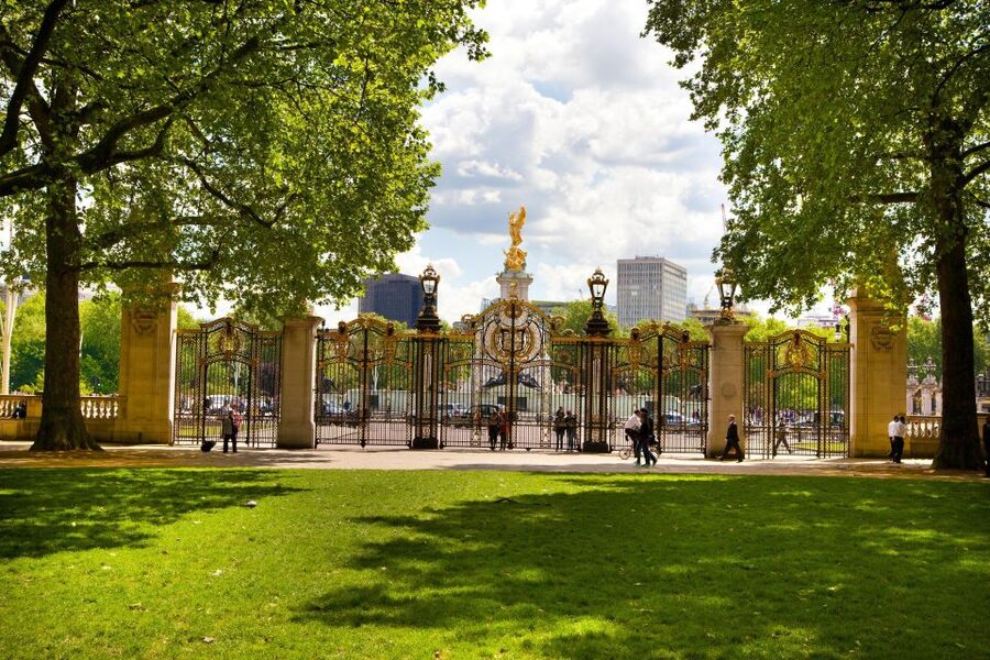 London: Buckingham Palace & Changing of the Guard Experience - Why this short royal walk works