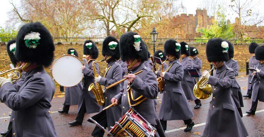 London: Buckingham Palace & Changing of the Guard Experience - Green Park and the route toward Buckingham Palace