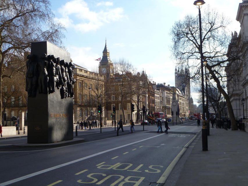 London: Buckingham Palace & Changing of the Guard Experience - What the guides do best
