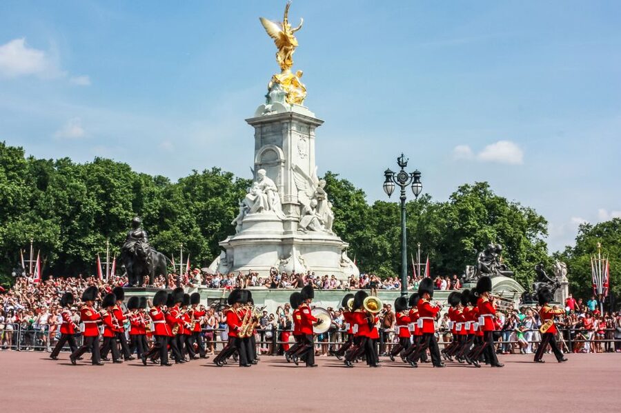 London: Buckingham Palace Entry & Changing of the Guard Tour - Watching the Changing of the Guard from useful positions