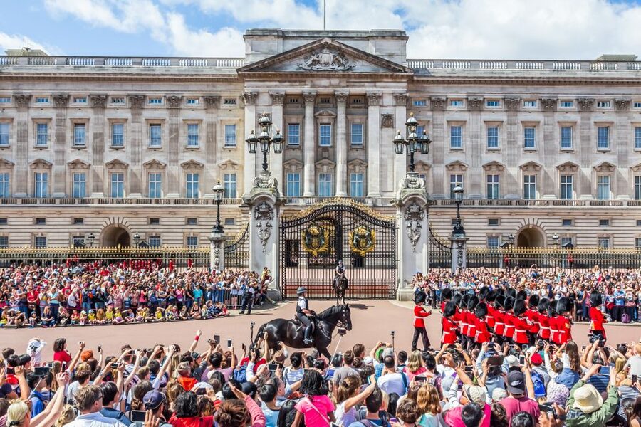 London: Buckingham Palace Entry & Changing of the Guard Tour - Entering Buckingham Palace and the State Rooms