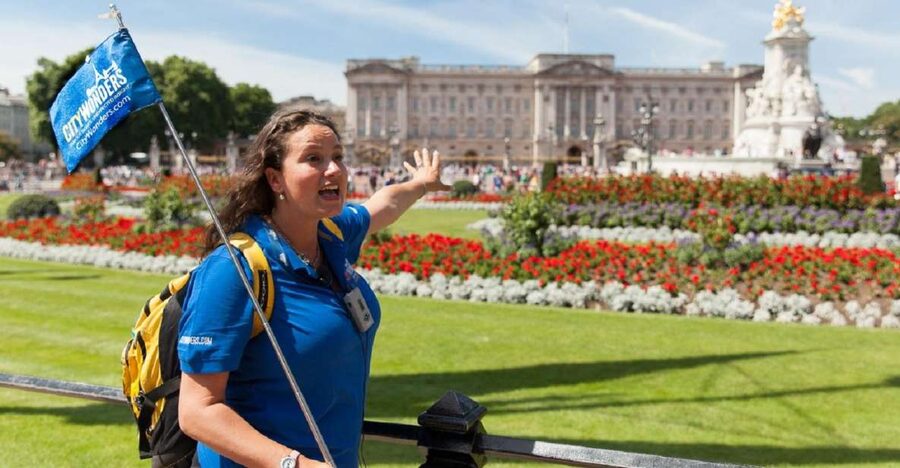 London: Buckingham Palace Entry Ticket & Royal Walking Tour - St. James’s Park and St. James’s Palace