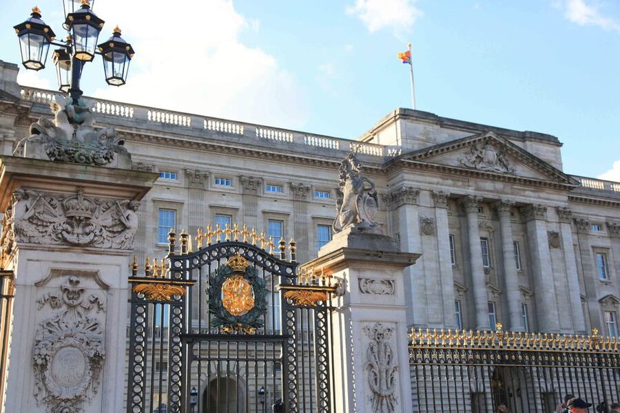 London: Buckingham Palace Entry Ticket & Royal Walking Tour - Walking down The Mall, London’s royal approach