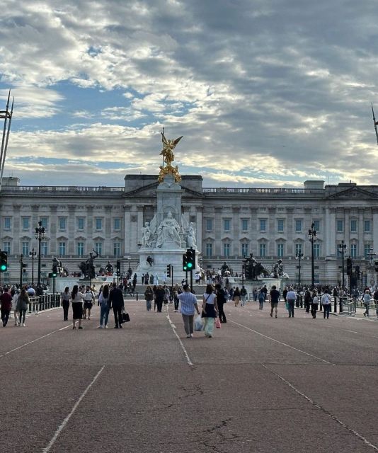 London: Buckingham Palace & Westminster Guided Walking Tour - Starting at Green Park and Buckingham Palace