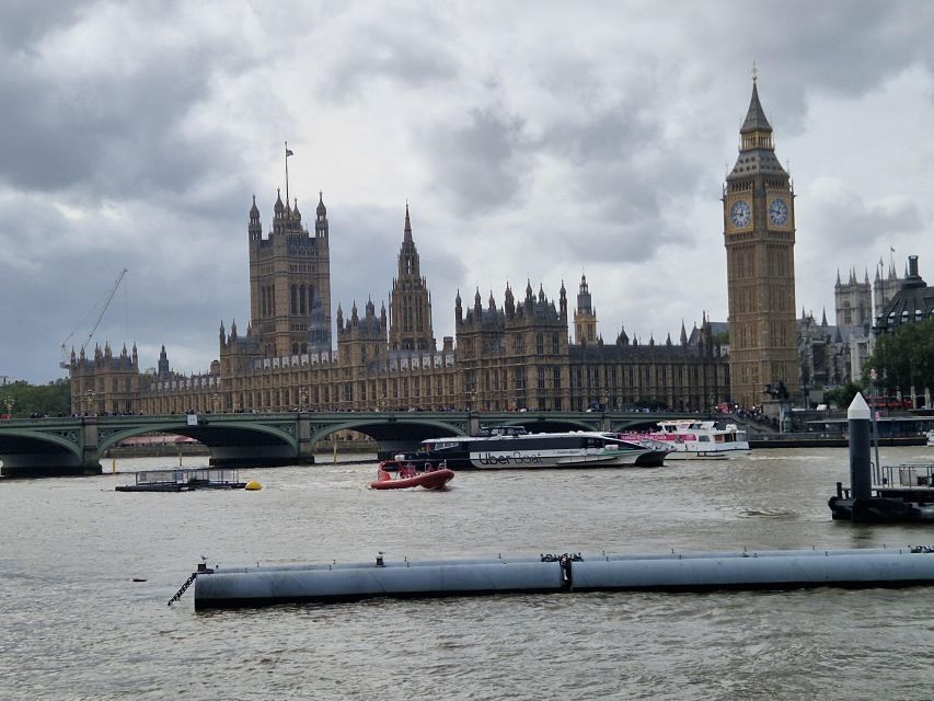 London by taxi: Highlights Tour in a real London Black Cab. - The guides and the human side of the tour