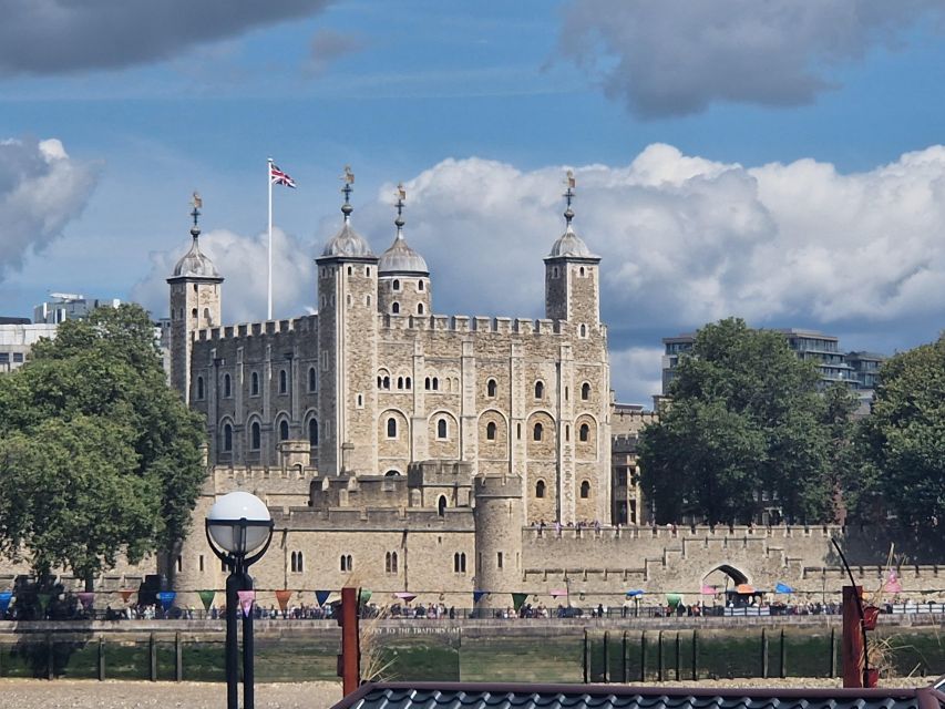 London by taxi: Highlights Tour in a real London Black Cab. - Tower of London, Tower Bridge, and HMS Belfast
