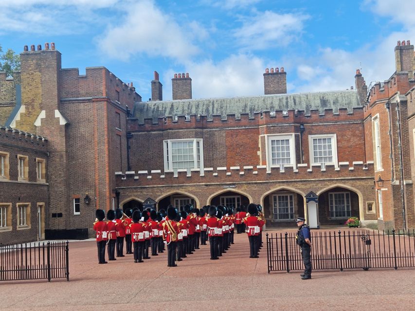 London by taxi: Highlights Tour in a real London Black Cab. - Abbey Road, Sherlock Holmes, and personal interests
