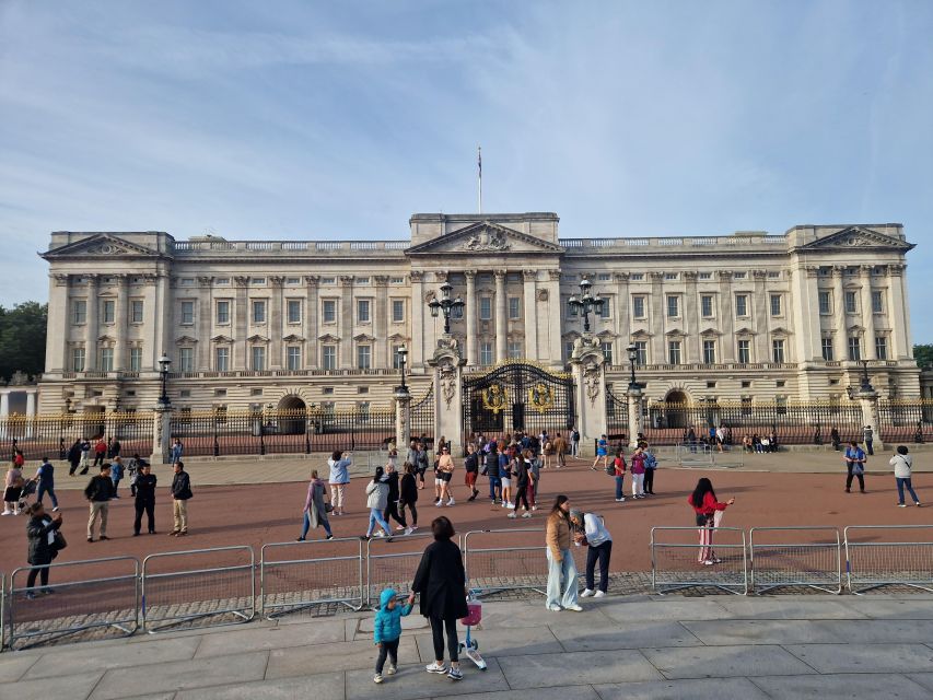 London by taxi: Highlights Tour in a real London Black Cab. - Wapping, Greenwich, and Primrose Hill