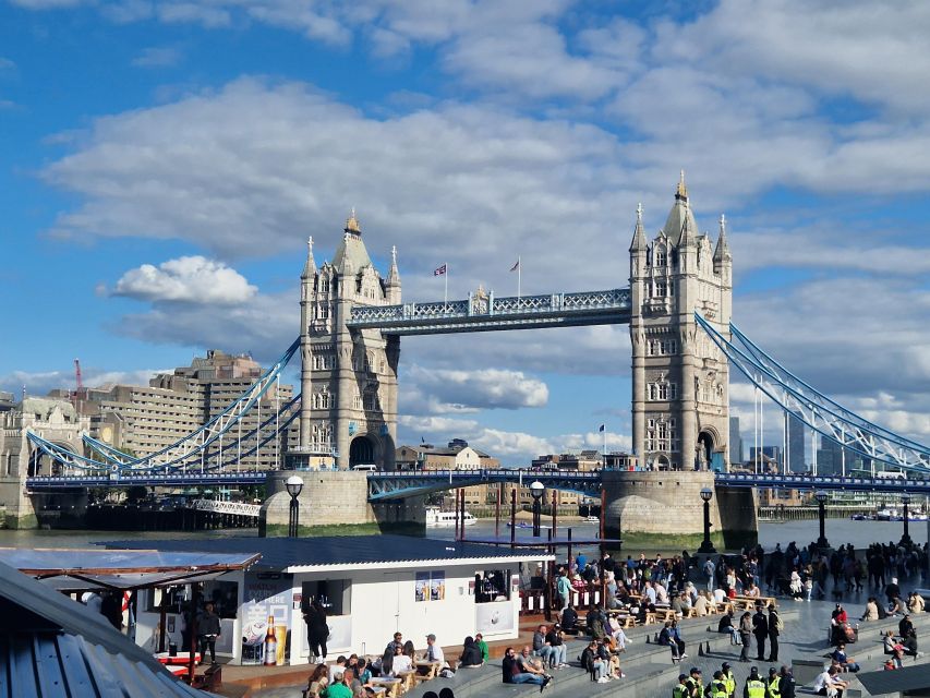 London by taxi: Highlights Tour in a real London Black Cab. - Buckingham Palace, Hyde Park, and the royal west