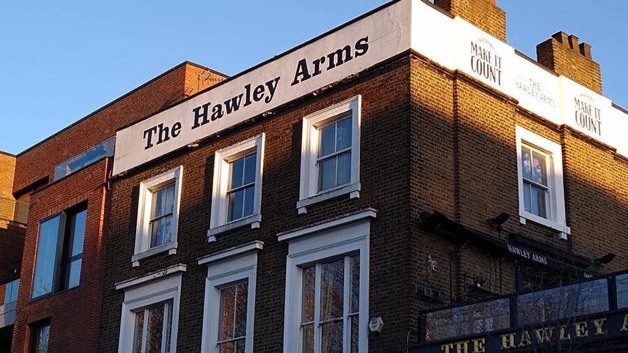 London: Camden Town Amy Winehouse Tour - What the guides add to the experience