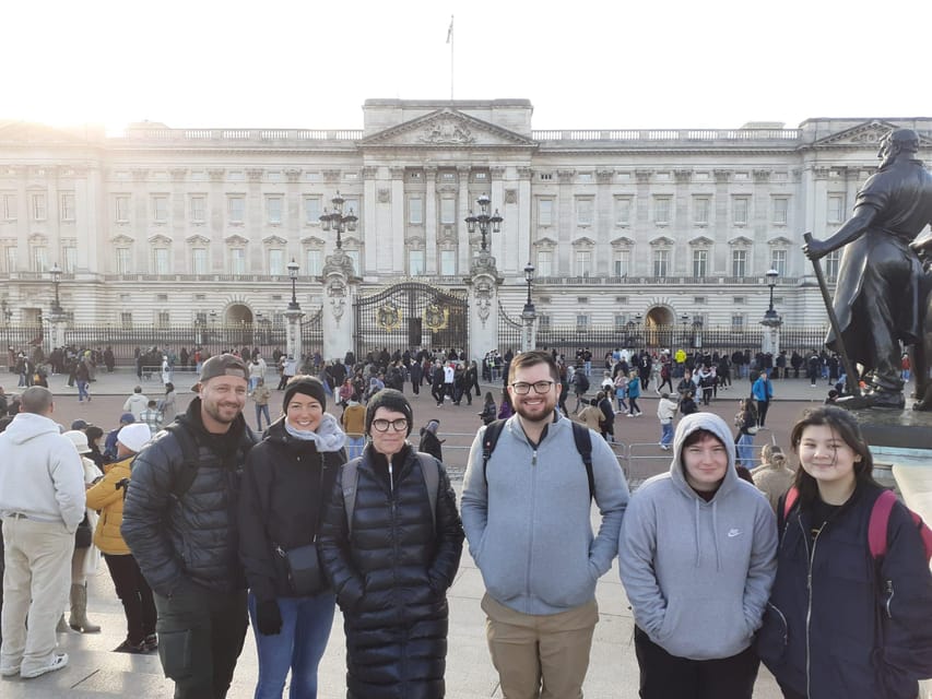 London: Central London Outdoor Tour - Finding the Diana fountain in Green Park