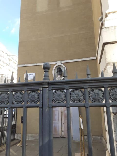 London: Central London Outdoor Tour - Whitehall, from royal palace to government center