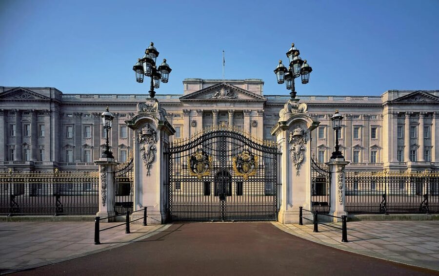 London: Changing of the Guard and Royal Palaces Walking Tour - Why the Changing of the Guard is worth seeing