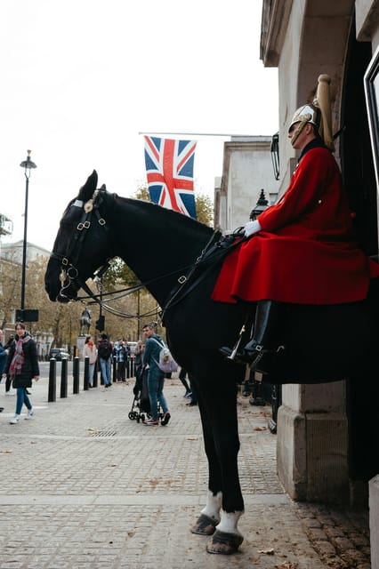 London: Changing of the Guard Experience and Landmarks Tour - Languages, pace, and practical comfort