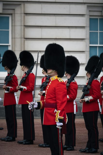 London: Changing of the Guard Experience and Landmarks Tour - Buckingham Palace without paying palace admission