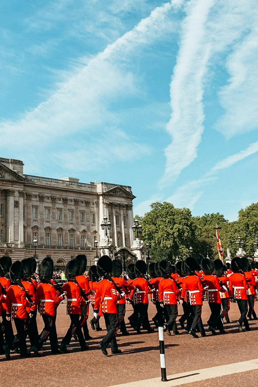 London: Changing of the Guard Experience Private Tour Guide - Starting at Green Park Station