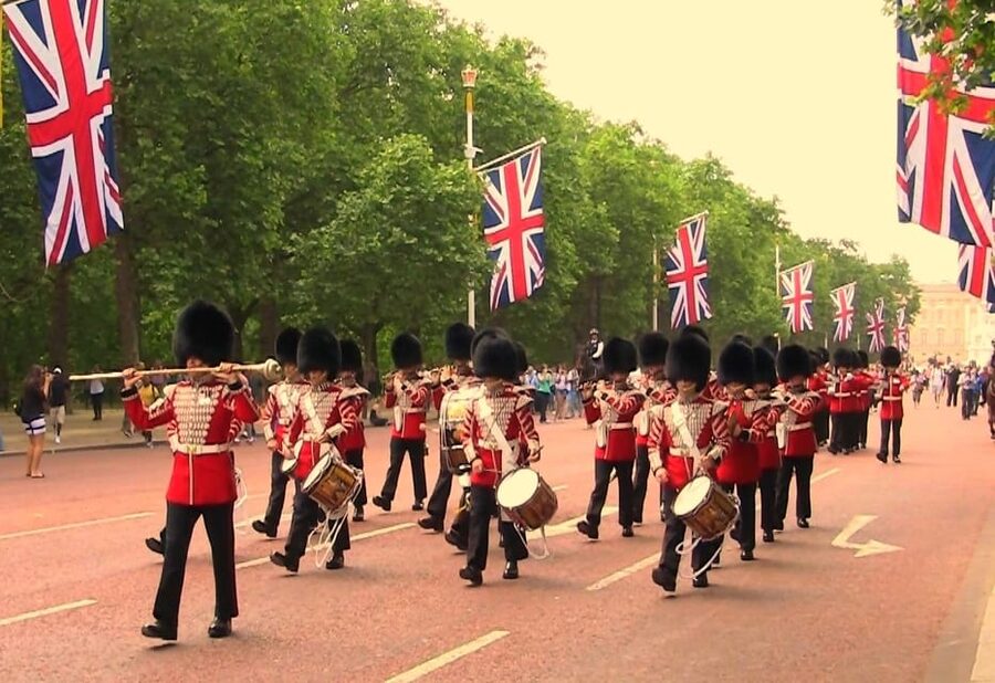 London: Changing of the Guard Guided Tour Experience - Why this Changing of the Guard tour works better than waiting at Buckingham Palace