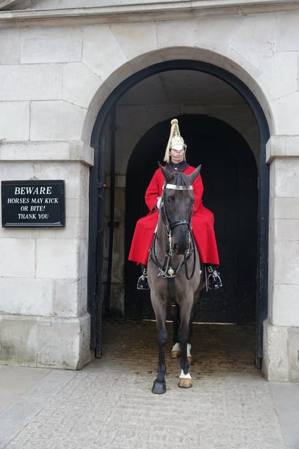 London: Changing of the Guard Guided Tour Experience - Clarence House and St. James’s Park