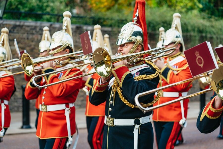 London: Changing of The Guard Tour - Timing, crowds, and the value of the $15 price