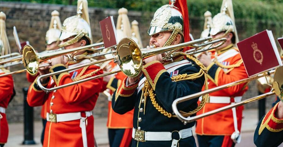London: Changing of The Guard Tour - St James’s Palace and Clarence House