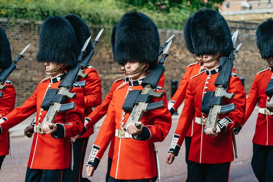 London: Changing of The Guard Tour - The uniforms, drums, and symbols explained